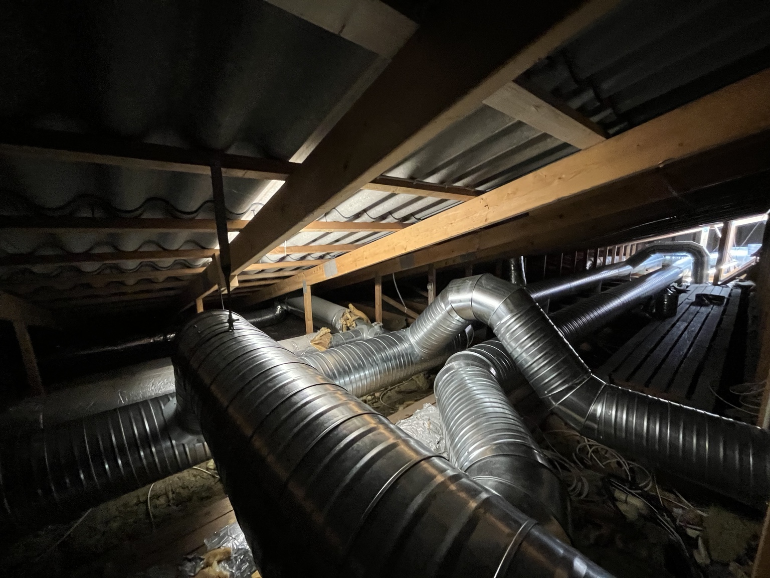 Ventilationskanaler monteret i tagrum